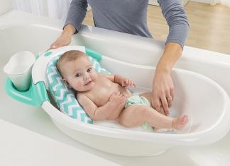 Горка для купания новорожденных: зачем и с какого возраста нужна, как выбрать и пользоваться
