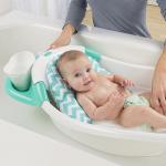 Горка для купания новорожденных: зачем и с какого возраста нужна, как выбрать и пользоваться